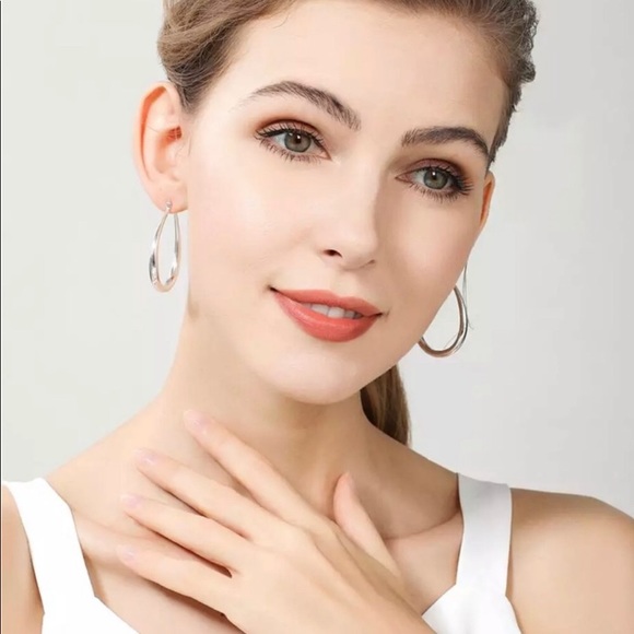 🤍new. silver hoop earrings - Picture 2 of 10